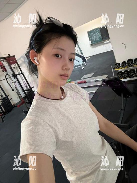 传送门已开，51吃瓜里的花边新闻像云朵一样又飘又散