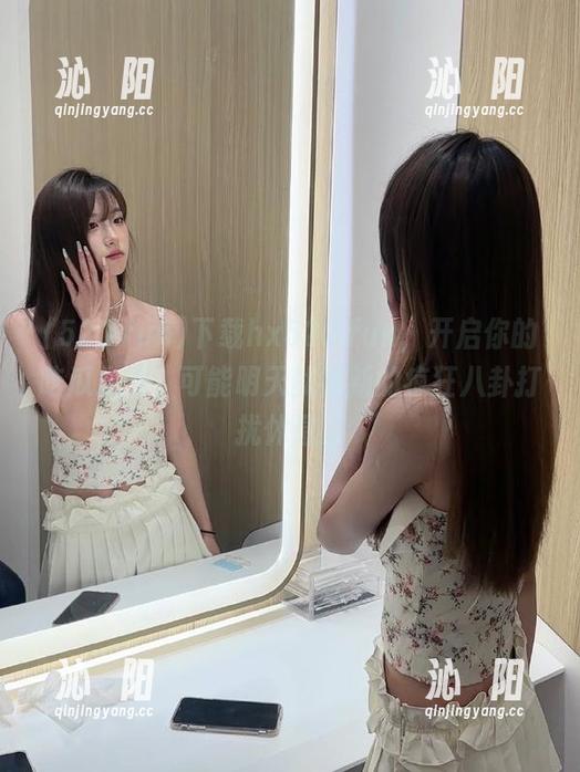 下载hx520.fun，开启你的吃瓜之旅，可能明天就被新的疯狂八卦打扰休息。