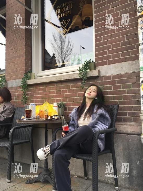 喜欢在799su陪你撒欢，视频内容嘛，哈哈…总有让我意外的风景。