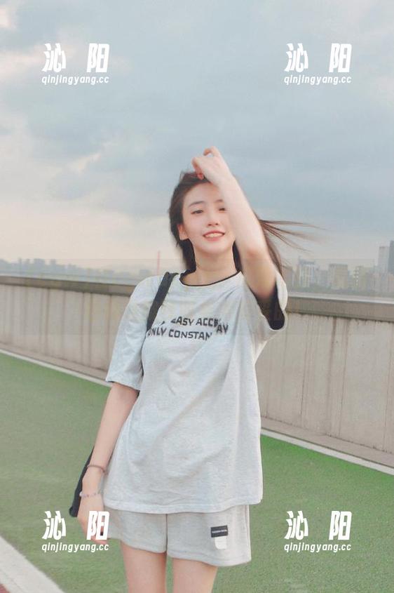 在cgwapp上，瓜没吃到，表情包倒是被我收集得妥妥的！