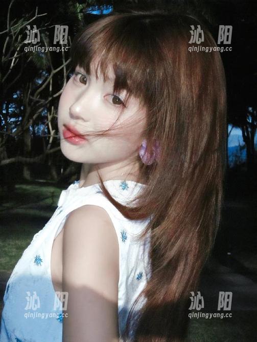 在“hlw”app里，刚认识的瓜竟然有个复杂的家庭？