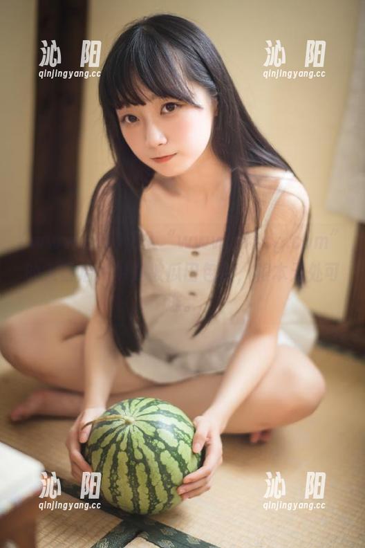 进入“www..51cg.com”的入口后，像是被瓜田包围，根本无处可逃。