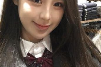 吃瓜网再度发威，分享各式各样网络热门事件，脑洞大开不怕你想。
