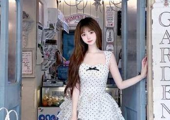 还记得那条“网曝吃瓜”视频里的情节吗？我一度觉得是在看综艺……