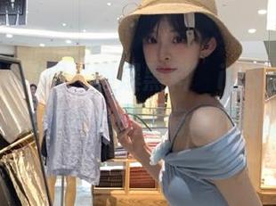 用‘网爆黑料’iOS小程序，边吃零食边爆出情感内幕哦